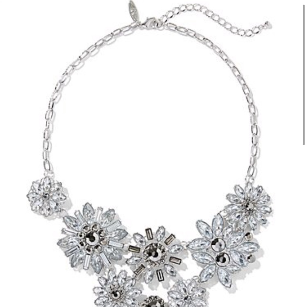 Sparkling silver flower statement necklace - Picture 3 of 3